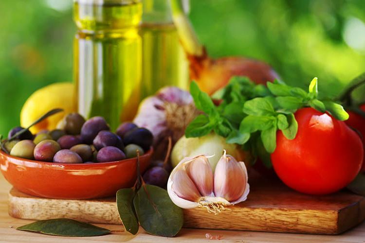 A Mediterranean diet focuses on simple, fresh ingredients. Photo: inaquim iStock / Getty Images Plus
