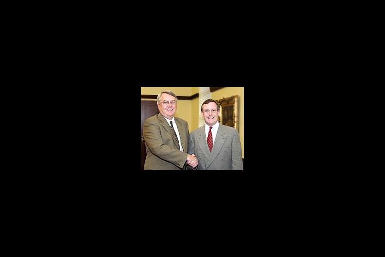 UK College of Ag Dean Scott Smith (left) and Owensboro Grain VP of Strategic Planning and Development John Wright.
