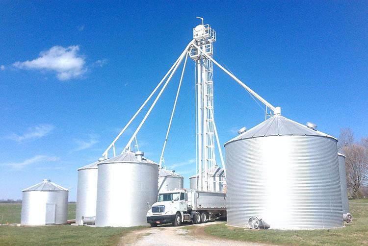 Following proper safety measures in and around grain bins is vital to keeping everyone involved in a grain operation safe and healthy. Photo by Sam McNeill, UK agricultural engineer. 