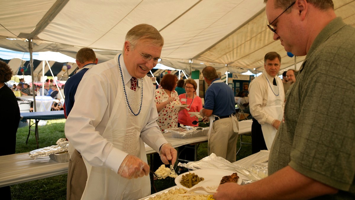 Joe Kurth volunteering at the 2005 Round Up Staff Appreciation Day event. Photo provided by Martin-Gatton CAFE.