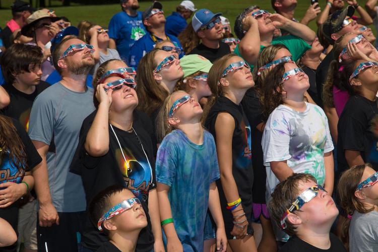 4-H'ers view the solar eclipse at the West Kentucky 4-H Camp. 