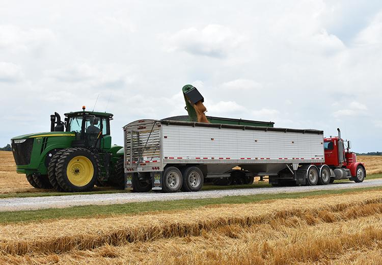 Cyrus Bivens unloads his wagon of wheat into a semi. Photo by Katie Pratt, UK agricultural communications.